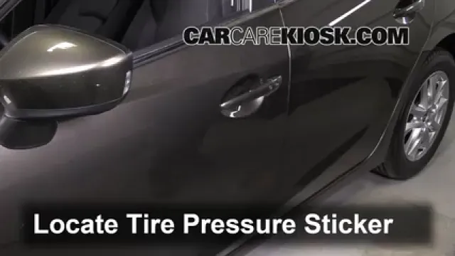 2014 Mazda 3 Touring 2.0L 4 Cyl. Sedan Neumáticos y ruedas Controlar presión de neumáticos